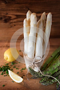 Asparagus with lemon and chive