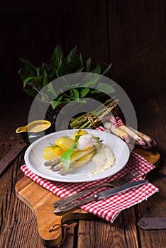 A asparagus with poached egg sauce and wild garlic