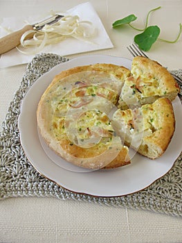 Asparagus quiche with cocked ham and herbs