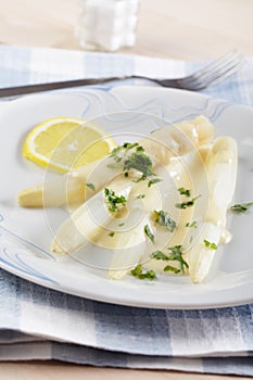 Asparagus under cheese sauce