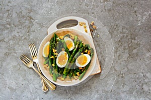 Aspargus and eggs salad