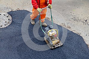 Asphalt plate compactor