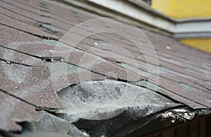 Asphalt shingles damage. Roofing shingles asphalt. Fixing damage