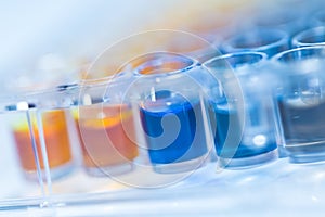 Assay plate 96 well with colourful buffer