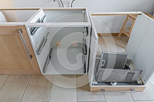 Assembly or disassembly of a fitted kitchen in a rented flat