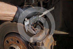 Brake discs. Assessment of technical condition, thickness measurement with digital calipers