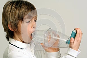 Asthma - plastic spacer photo