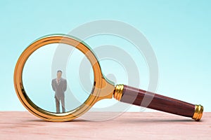 The astute businessman employed a magnifying glass to delve into the financial reports, seeking opportunities for growth