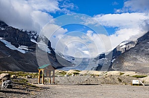 Athabaska Glacier on Icefield Parkway in all it's splendeur, Alb