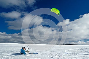 Athlete rides a kite in the winter