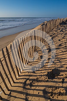 Atlántico Costa Playa pequeno nadar estación sobre el francés atlántico Costa más cercano a 