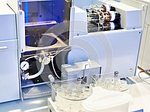 Atomic absorption spectrometer with flame atomization
