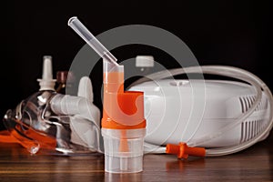 Atomizing cup with nebulizer mouthpiece for inhaler on table