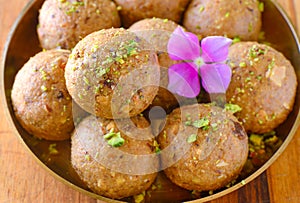 Atta laddoo or punjabi pinni