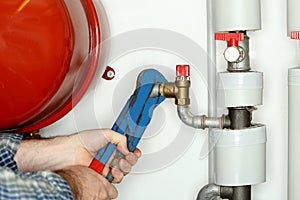 Attaching a valve on a pipe