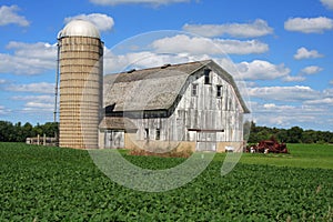 Attractive barn and silo in Wisconsin