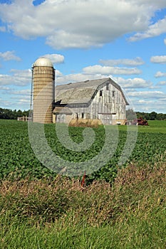 Attractive barn and silo in Wisconsin