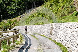 Attractive female cyclist tackling a steep road.