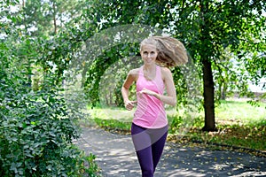 Attractive young woman jogging on park trail. healthy lifestyle concept