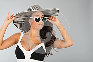 Attractive young woman with straw hat and sunglasses