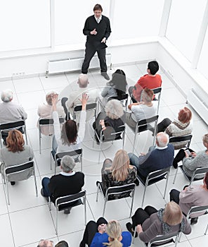 Audience asks a question to the speaker during the seminar