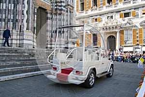 The audience for the speech of Pope Francis ans his pope Mobil.