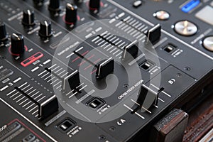 Audio cross fader