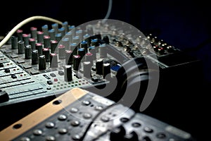 Audio mixer and earphone photo