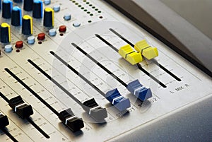 Audio mixer