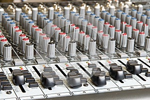 Audio mixing board