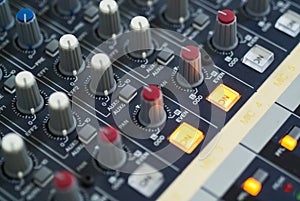 Audio mixing table