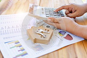 Prüfung Inspektoren Sie sind Kontrolle buchhaltung a Steuer Nachricht auf der einreichen Kredite auf der häuser Kunden finanziell Unterlagen 