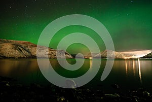 Aurora polaris above a lake photo