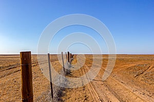 Australia, dog fence aka dingo fence, 5300 km long fence to protect pastures for sheeps and cattles, Kanku National Park