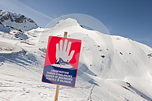 Austria, Salzburg, Altenmarkt-Zauchensee, Warning sign for danger of avalanche