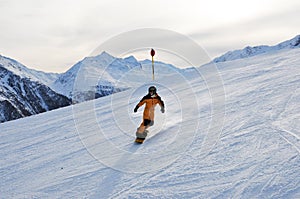 Austria: Snowboarder enjoying Wintersport Eldorado SÃ¶lden