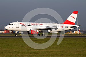 Austrian Airlines Airbus A319 OE-LDE passenger plane arrival and landing at Vienna International Airport