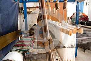 Authentic weaving machine, which weave patterns on fabric