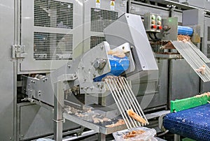 Auto cutting chicken parts load out meat from machine