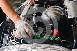 Auto mechanic Check the car battery Distilled water level
