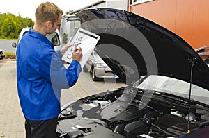 Auto mechanic checks a vehicle