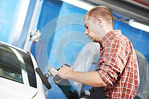 Auto mechanic polishing car