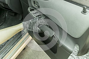 Auto mechanic remove car pull handle cover, Car maintenance service