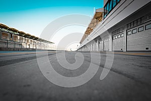 Auto-motor speedway garage