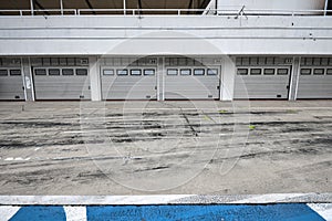 Auto-motor speedway garage