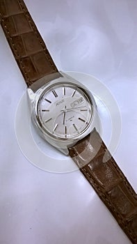 Auto movement watch