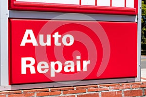 Auto repair sign advertises auto repair shop services