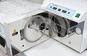 Autoclave for sterilization and disinfection of medical instruments