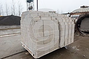 Autoclaved aerated concrete block