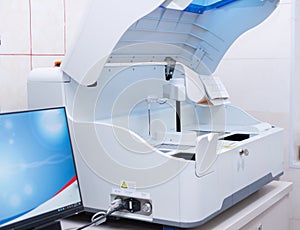 Automated analyzer for immunochemical analysis in modern laboratory